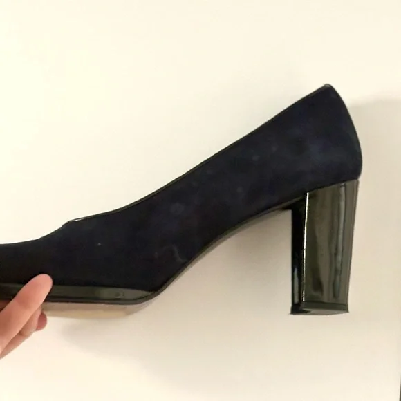 Stuart Weitzman Dark Blue Suede Pumps, size 8.5 - Picture 4 of 7
